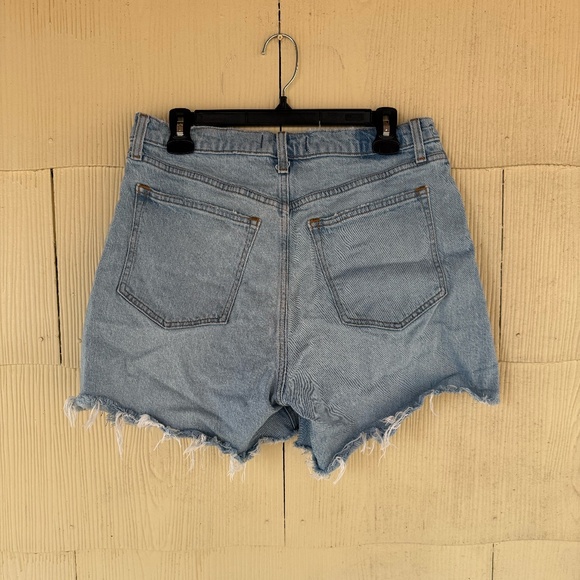 Abercrombie & Fitch Curve Love High Rise The Dad Short - Picture 5 of 6